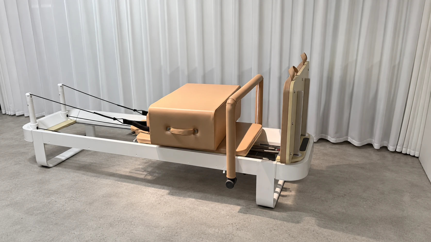 Aluminum Full-Track Pilates Reformer — l3 u-shaped base in a complete product view